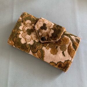 Vintage Floral Tapestry Clutch Wallet